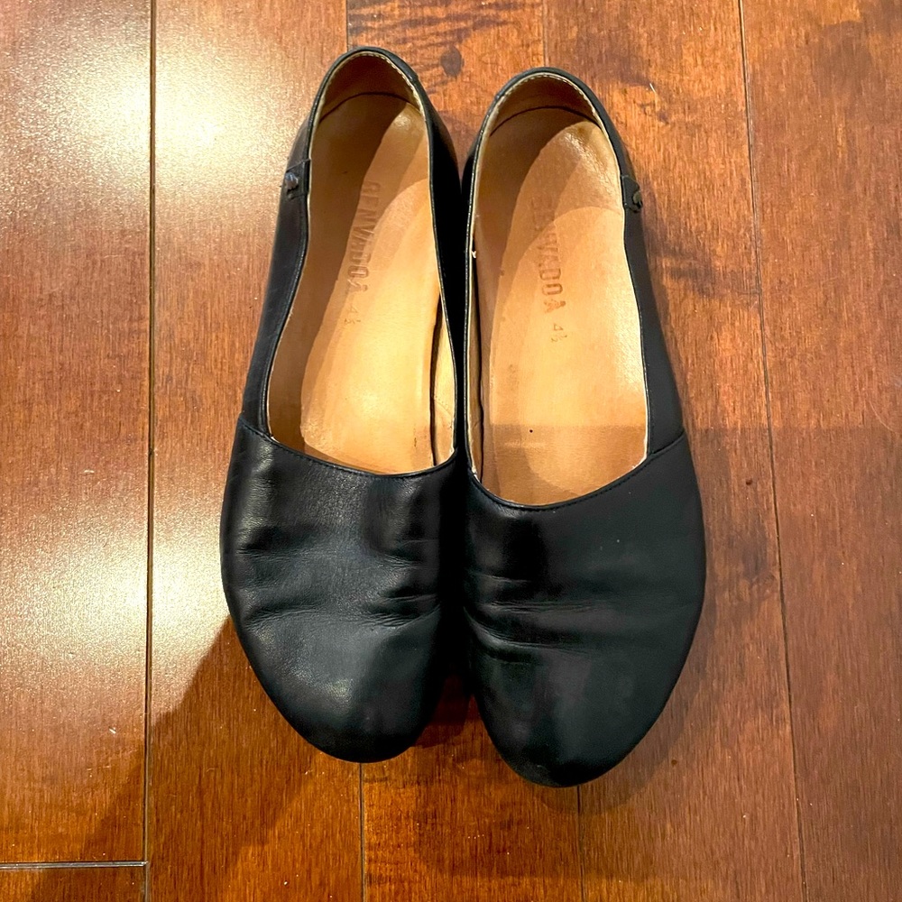 Benvado slip on shoes in excellent used condition